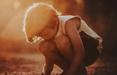 9岁孩子为何总感觉浑身无力？原来得了这种罕见病！