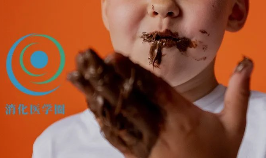 8岁小孩爱吃头发，胃里长出“巨石”